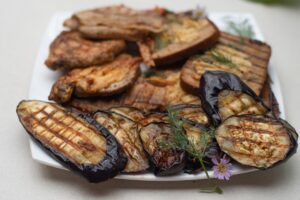 Мусака з баклажанами і яловичим фаршем